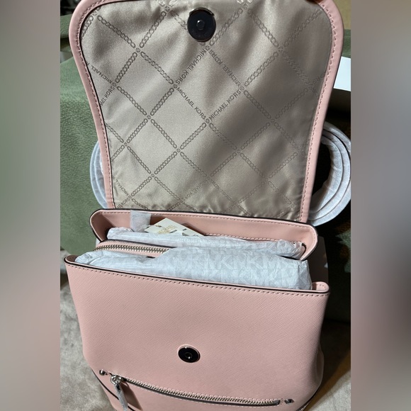 MK stylish pink leather backpack - Picture 3 of 4